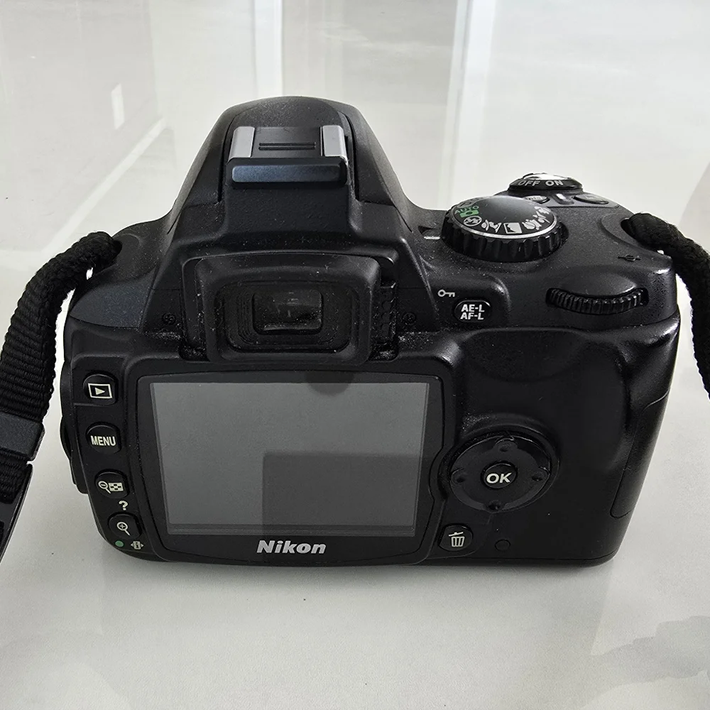 Nikon D40 Black Digital Camera with Two Lenses, Camera Bag And Charging Cord